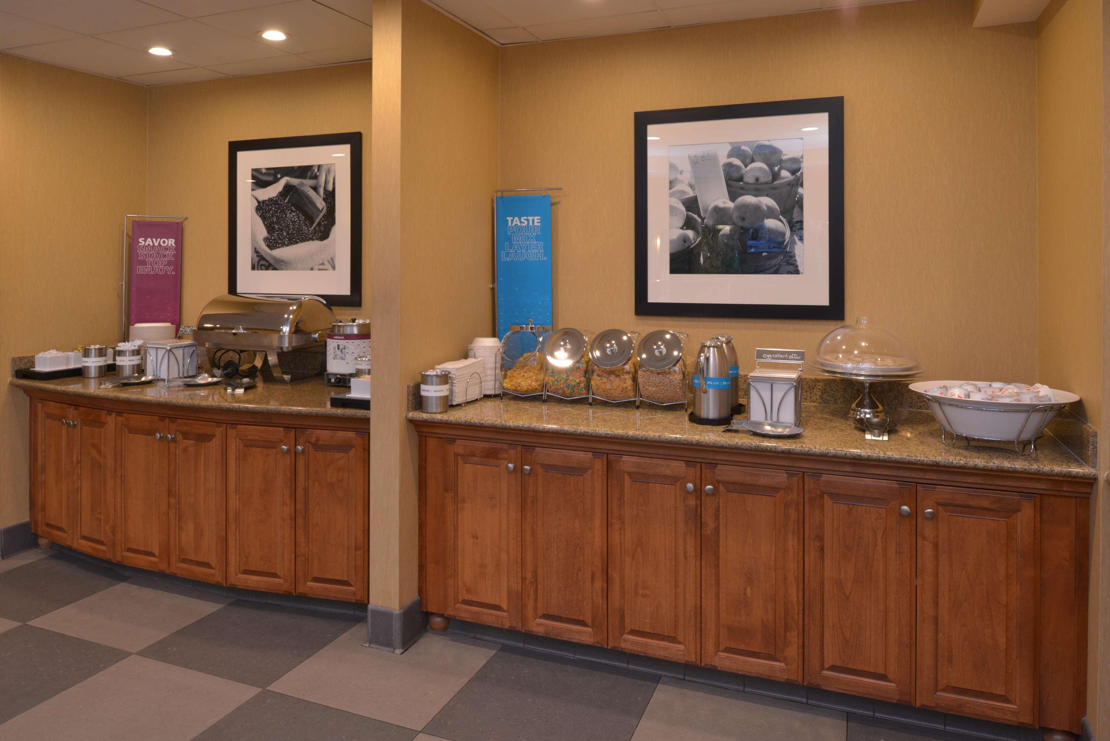 Hampton Inn And Suites Bakersfield North-Airport Экстерьер фото